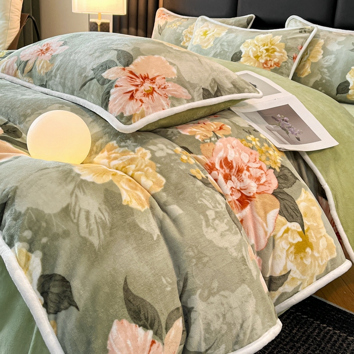 91家纺网 家纺一手货源 找家纺 诺梵家纺 2025新款牛奶绒印花包边四件套 赫莲娜-绿