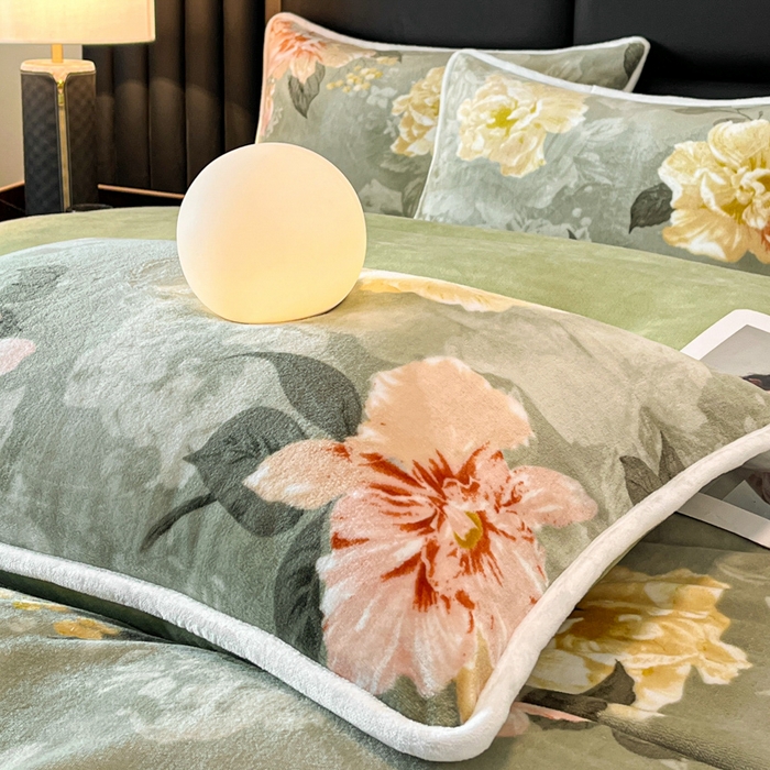 91家纺网 家纺一手货源 找家纺 诺梵家纺 2025新款牛奶绒印花包边四件套 赫莲娜-绿