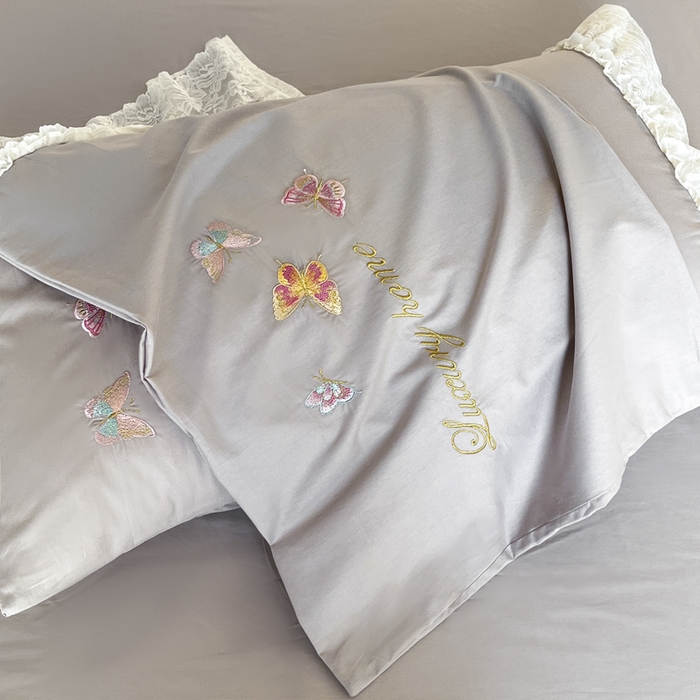 91家纺网 家纺一手货源 找家纺 索飞特家纺 2025新款全棉蕾丝双层边刺绣四件套（蝶雅） 蝶雅-紫灰