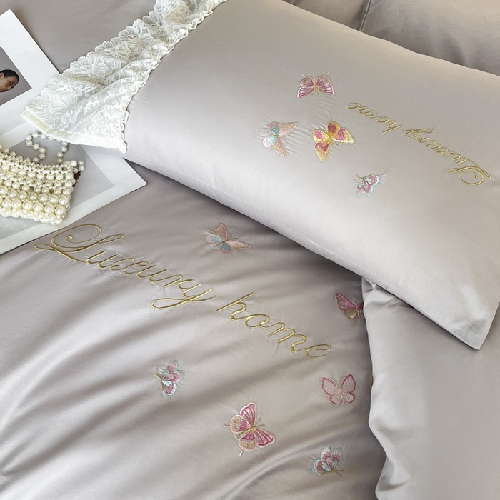 91家纺网 家纺一手货源 找家纺 索飞特家纺 2025新款全棉蕾丝双层边刺绣四件套（蝶雅） 蝶雅-紫灰