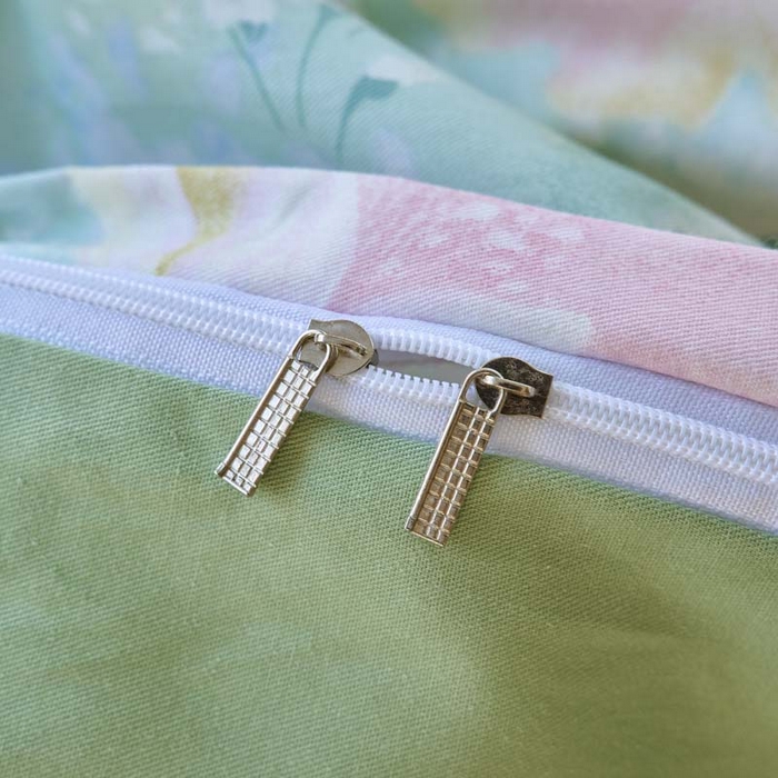 91家纺网 家纺一手货源 找家纺 铭博家纺 新款直播爆款网红全棉四件套13070印花吊边一字绣纯棉被套工艺款 白棠雾黎