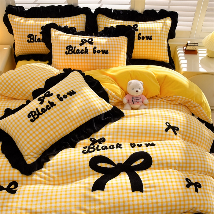 91家纺网 家纺一手货源 找家纺 （总）炫拼家纺 2025新款法式蝴蝶结毛巾绣韩版加厚小格子花边牛奶绒四件套