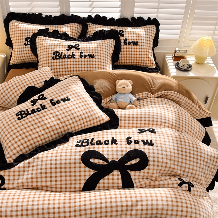 91家纺网 家纺一手货源 找家纺 （总）炫拼家纺 2025新款法式蝴蝶结毛巾绣韩版加厚小格子花边牛奶绒四件套