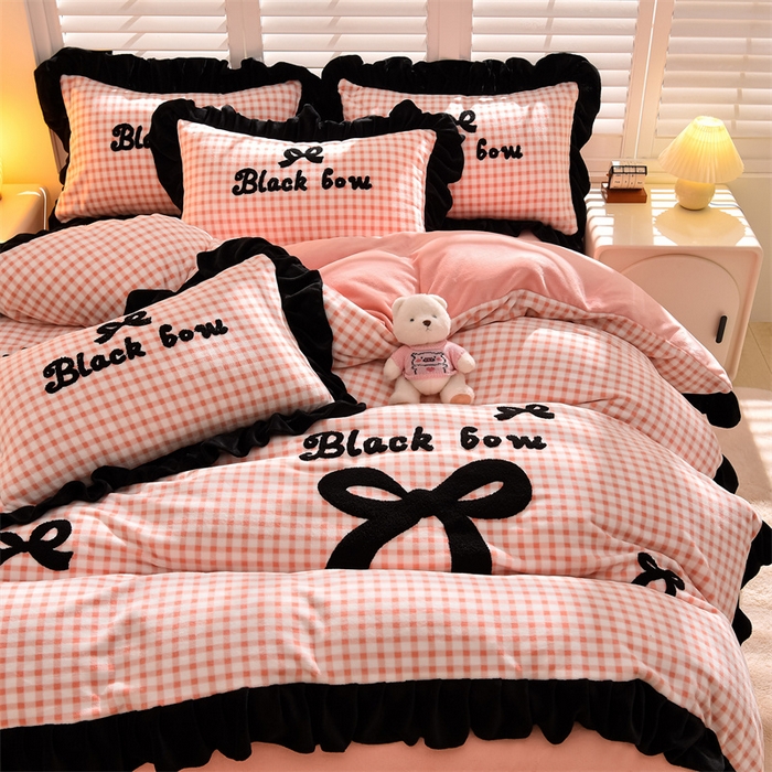 91家纺网 家纺一手货源 找家纺 （总）炫拼家纺 2025新款法式蝴蝶结毛巾绣韩版加厚小格子花边牛奶绒四件套