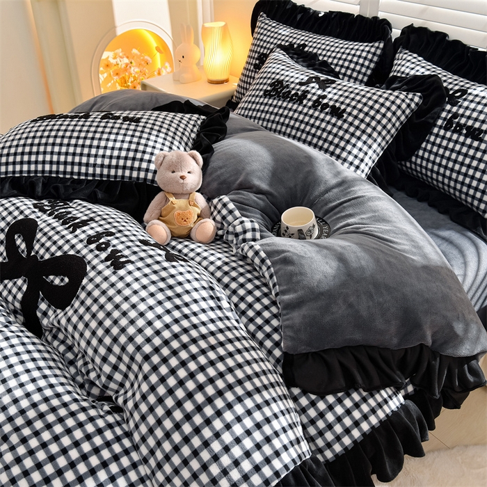 91家纺网 家纺一手货源 找家纺 （总）炫拼家纺 2025新款法式蝴蝶结毛巾绣韩版加厚小格子花边牛奶绒四件套