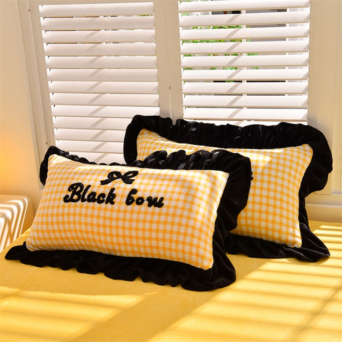 91家纺网 家纺一手货源 找家纺 炫拼家纺 2025新款法式蝴蝶结毛巾绣韩版加厚小格子花边牛奶绒四件套 法式蝴蝶结-黄