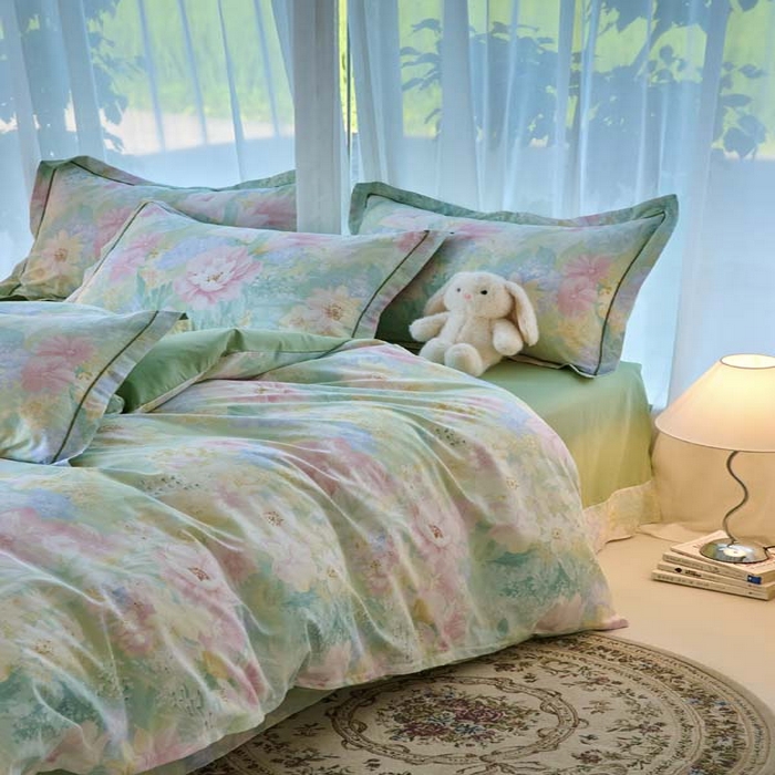 91家纺网 家纺一手货源 找家纺 铭博家纺 2025新款直播热款全棉吊边一字绣工艺款13070印花全棉单床单 白棠雾黎