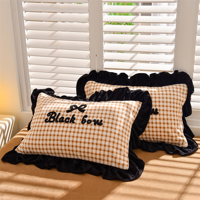 91家纺网 家纺一手货源 找家纺 炫拼家纺 2025新款法式蝴蝶结毛巾绣韩版加厚小格子花边牛奶绒四件套 法式蝴蝶结-咖