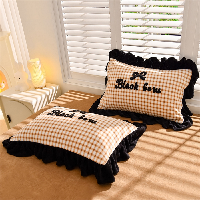 91家纺网 家纺一手货源 找家纺 炫拼家纺 2025新款法式蝴蝶结毛巾绣韩版加厚小格子花边牛奶绒四件套 法式蝴蝶结-咖