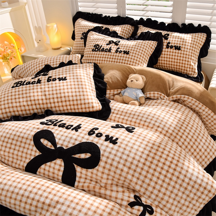 91家纺网 家纺一手货源 找家纺 炫拼家纺 2025新款法式蝴蝶结毛巾绣韩版加厚小格子花边牛奶绒四件套 法式蝴蝶结-咖