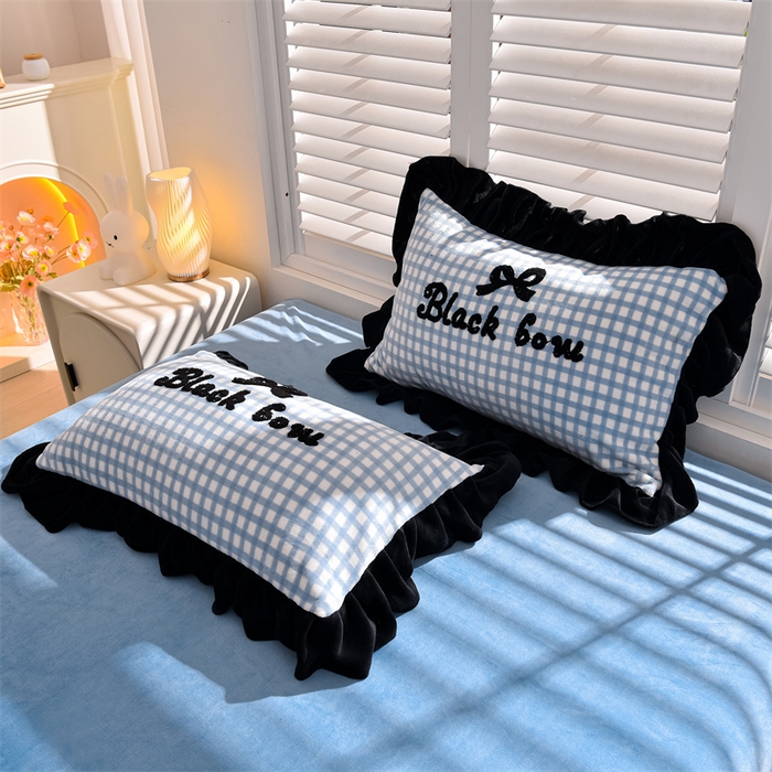 91家纺网 家纺一手货源 找家纺 炫拼家纺 2025新款法式蝴蝶结毛巾绣韩版加厚小格子花边牛奶绒四件套 法式蝴蝶结-蓝