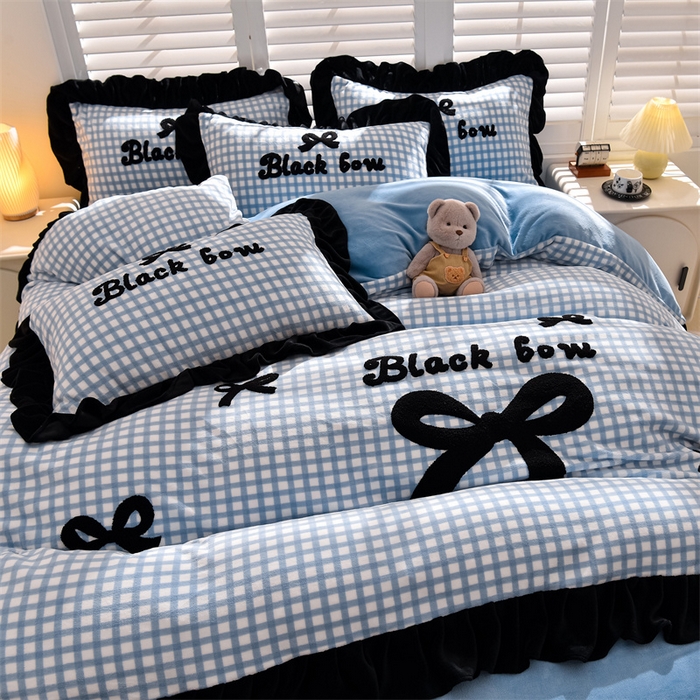 91家纺网 家纺一手货源 找家纺 炫拼家纺 2025新款法式蝴蝶结毛巾绣韩版加厚小格子花边牛奶绒四件套 法式蝴蝶结-蓝