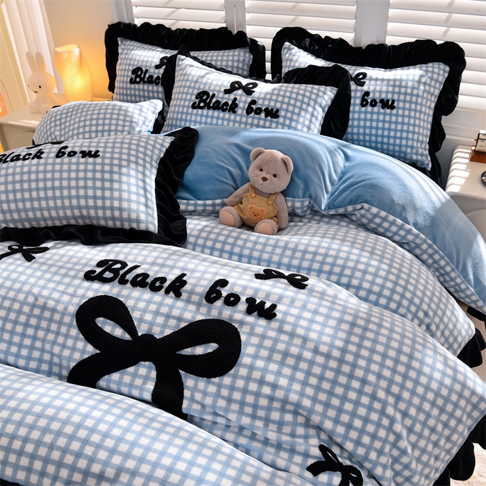 91家纺网 家纺一手货源 找家纺 炫拼家纺 2025新款法式蝴蝶结毛巾绣韩版加厚小格子花边牛奶绒四件套 法式蝴蝶结-蓝