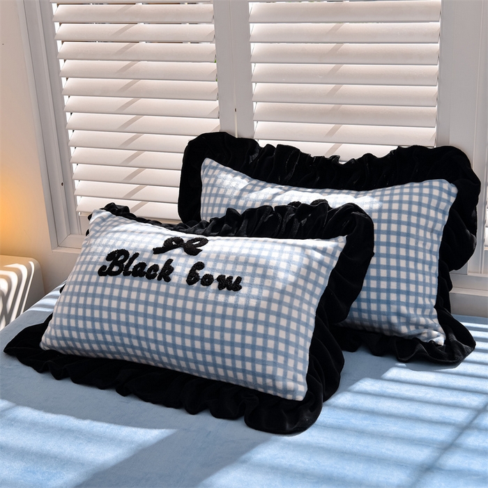 91家纺网 家纺一手货源 找家纺 炫拼家纺 2025新款法式蝴蝶结毛巾绣韩版加厚小格子花边牛奶绒四件套 法式蝴蝶结-蓝