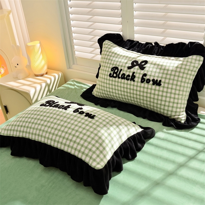 91家纺网 家纺一手货源 找家纺 炫拼家纺 2025新款法式蝴蝶结毛巾绣韩版加厚小格子花边牛奶绒四件套 法式蝴蝶结-绿