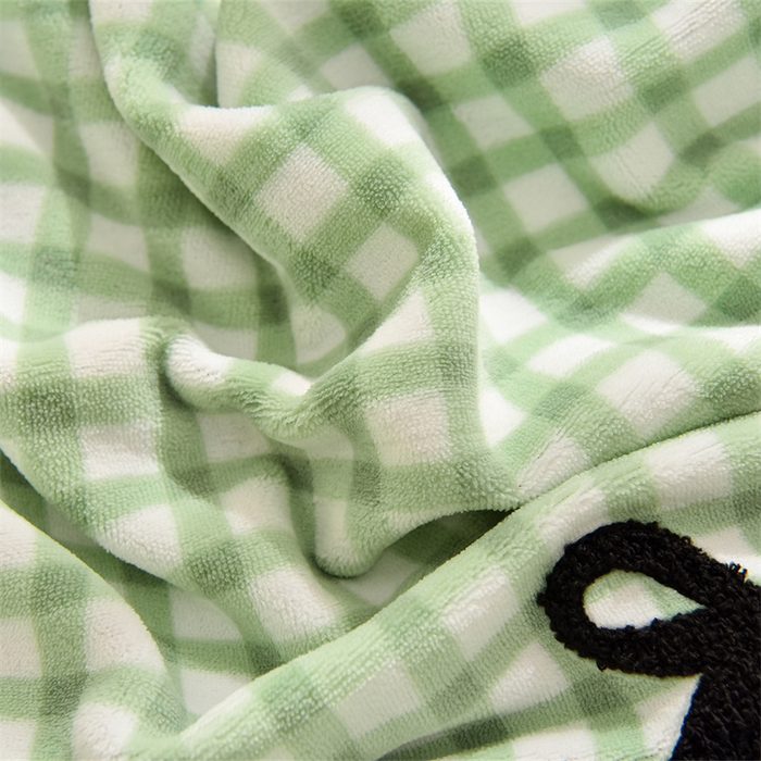 91家纺网 家纺一手货源 找家纺 炫拼家纺 2025新款法式蝴蝶结毛巾绣韩版加厚小格子花边牛奶绒四件套 法式蝴蝶结-绿