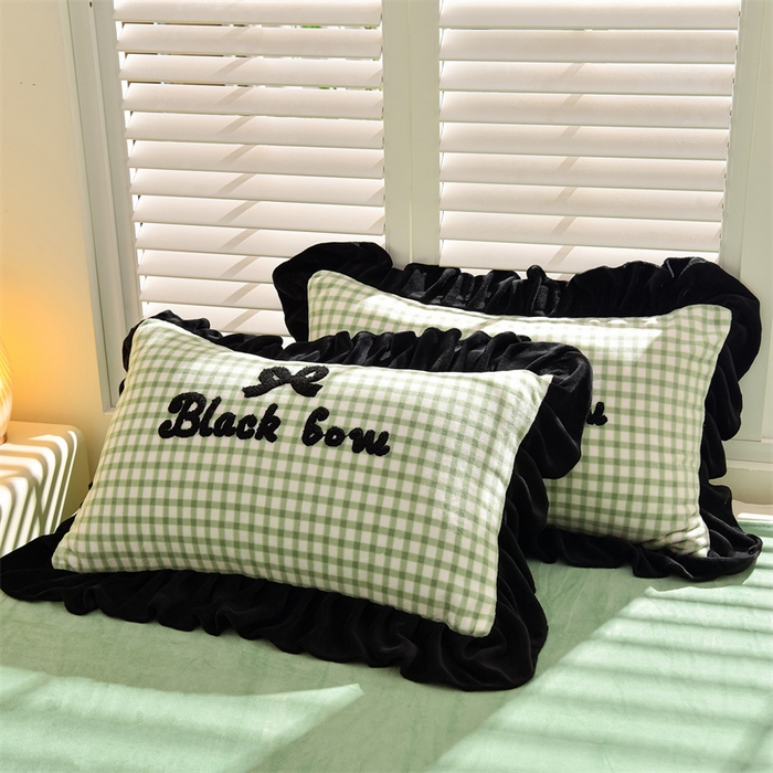 91家纺网 家纺一手货源 找家纺 炫拼家纺 2025新款法式蝴蝶结毛巾绣韩版加厚小格子花边牛奶绒四件套 法式蝴蝶结-绿