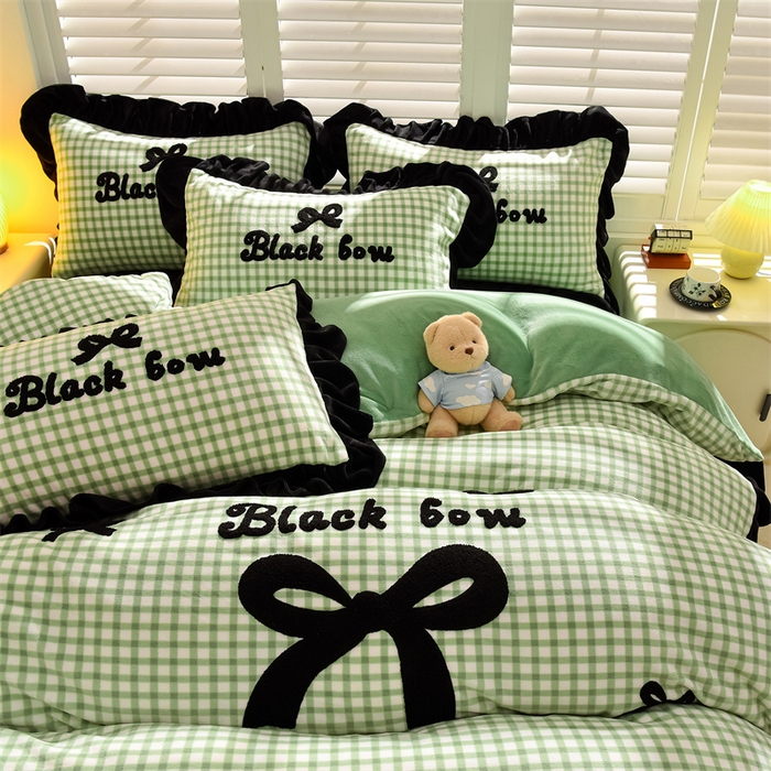 91家纺网 家纺一手货源 找家纺 炫拼家纺 2025新款法式蝴蝶结毛巾绣韩版加厚小格子花边牛奶绒四件套 法式蝴蝶结-绿