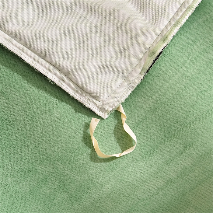 91家纺网 家纺一手货源 找家纺 炫拼家纺 2025新款法式蝴蝶结毛巾绣韩版加厚小格子花边牛奶绒四件套 法式蝴蝶结-绿