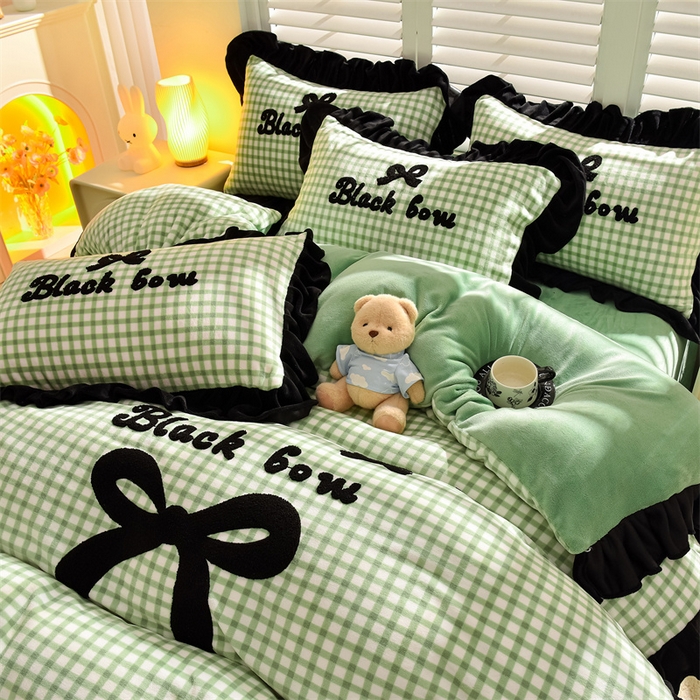91家纺网 家纺一手货源 找家纺 炫拼家纺 2025新款法式蝴蝶结毛巾绣韩版加厚小格子花边牛奶绒四件套 法式蝴蝶结-绿