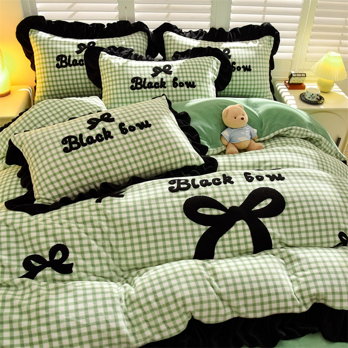 91家纺网 家纺一手货源 找家纺 炫拼家纺 2025新款法式蝴蝶结毛巾绣韩版加厚小格子花边牛奶绒四件套 法式蝴蝶结-绿