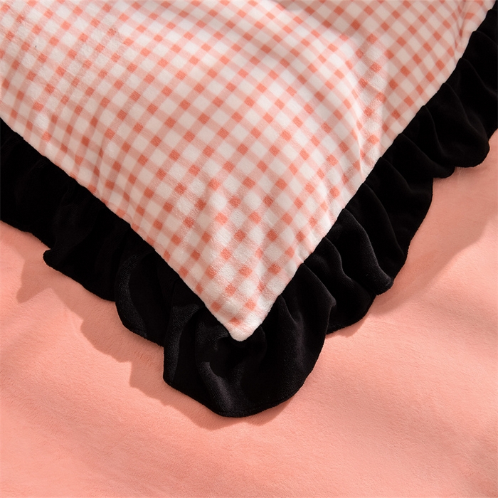 91家纺网 家纺一手货源 找家纺 炫拼家纺 2025新款法式蝴蝶结毛巾绣韩版加厚小格子花边牛奶绒四件套 法式蝴蝶结-粉