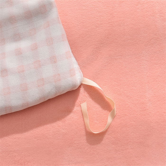 91家纺网 家纺一手货源 找家纺 炫拼家纺 2025新款法式蝴蝶结毛巾绣韩版加厚小格子花边牛奶绒四件套 法式蝴蝶结-粉