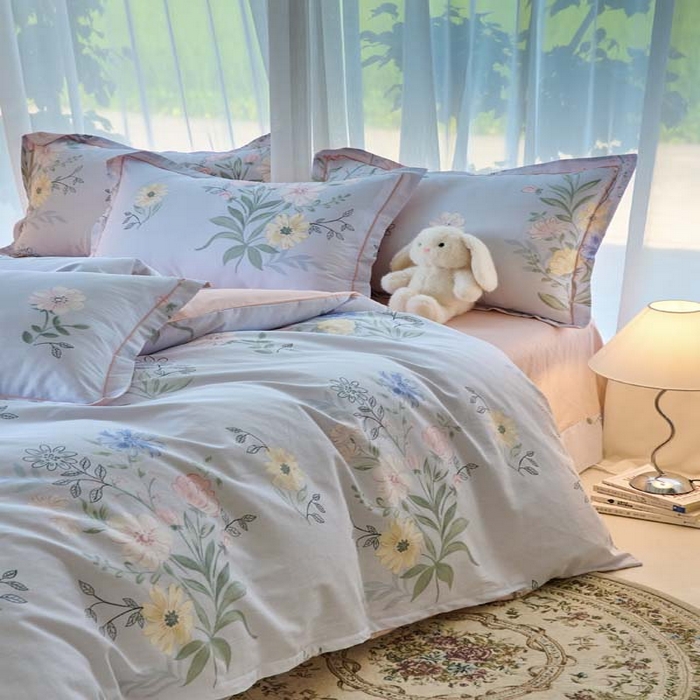 91家纺网 家纺一手货源 找家纺 铭博家纺 2025新款直播热款全棉吊边一字绣工艺款13070印花全棉单床单 花语呢喃