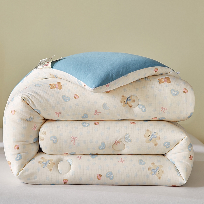 91家纺网 家纺一手货源 找家纺 梦恬佳 2025新款软糯牛奶丝小提花针织棉冬被春秋被被子被芯 小熊派对