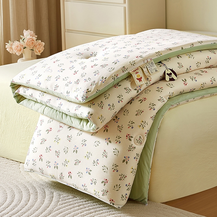 91家纺网 家纺一手货源 找家纺 梦恬佳 2025新款软糯牛奶丝小提花针织棉冬被春秋被被子被芯 春日小兔