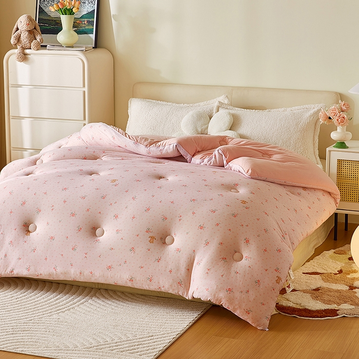 91家纺网 家纺一手货源 找家纺 梦恬佳 2025新款软糯牛奶丝小提花针织棉冬被春秋被被子被芯 呆萌兔