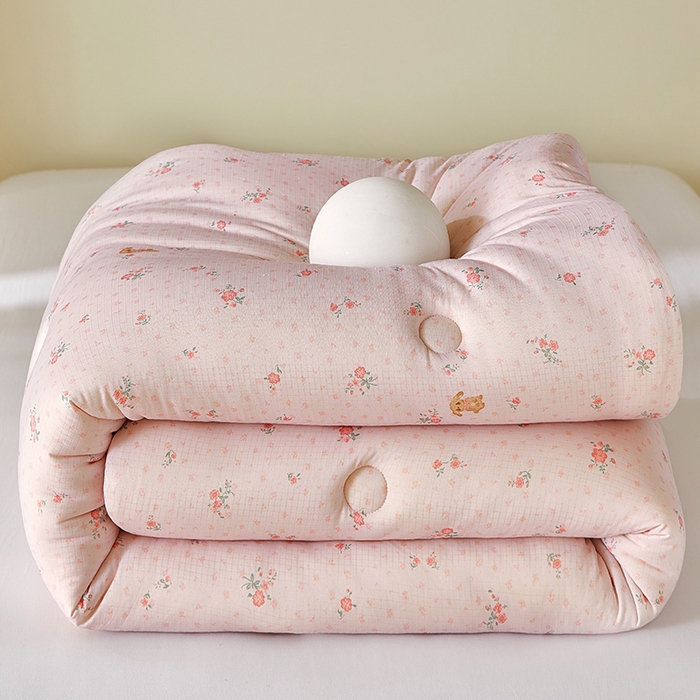 91家纺网 家纺一手货源 找家纺 梦恬佳 2025新款软糯牛奶丝小提花针织棉冬被春秋被被子被芯 呆萌兔