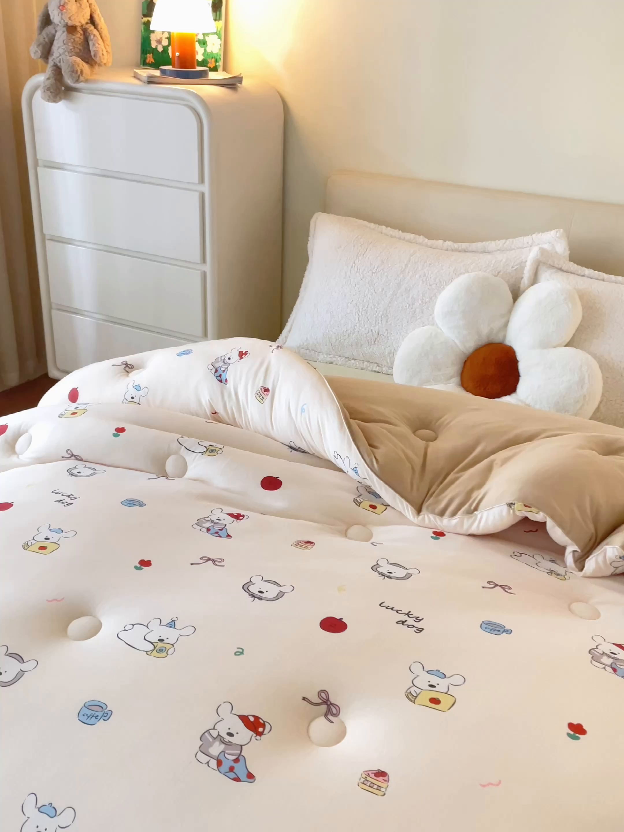 91家纺网 家纺一手货源 找家纺 梦恬佳 2025新款软糯牛奶丝小提花针织棉冬被春秋被被子被芯 哈喽小狗