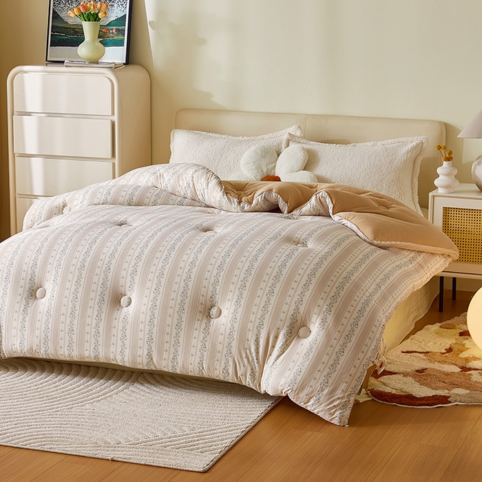 91家纺网 家纺一手货源 找家纺 梦恬佳 2025新款软糯牛奶丝小提花针织棉冬被春秋被被子被芯 如约