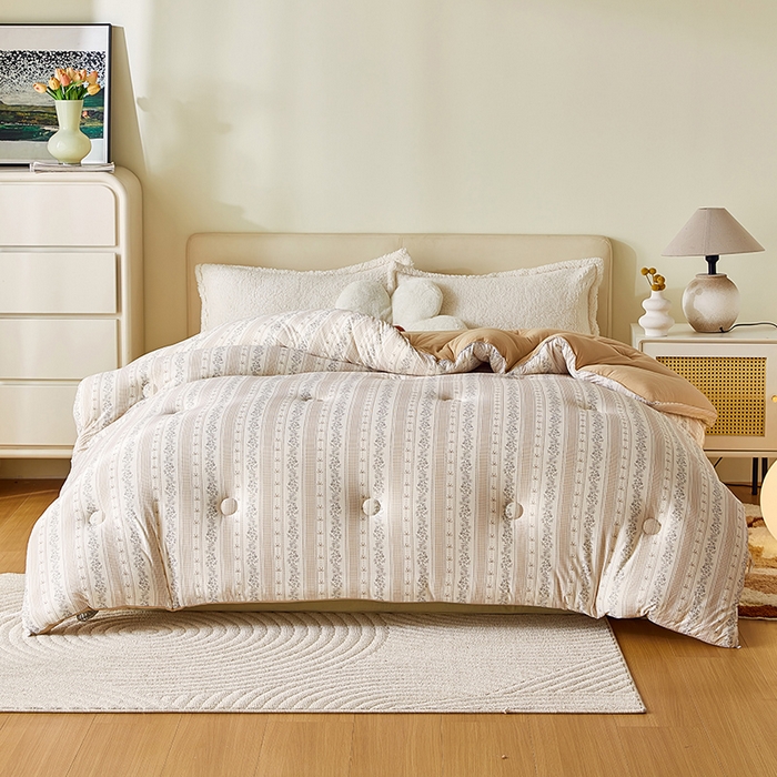 91家纺网 家纺一手货源 找家纺 梦恬佳 2025新款软糯牛奶丝小提花针织棉冬被春秋被被子被芯 如约