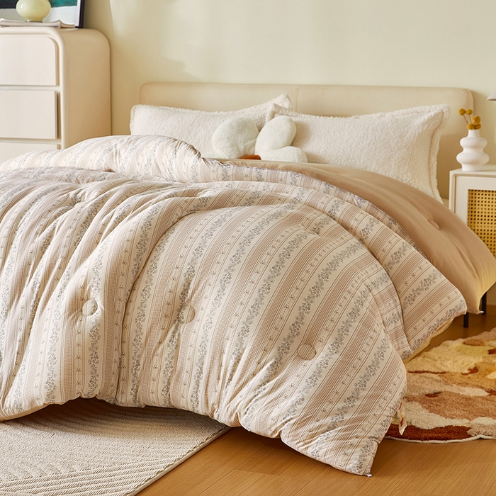 91家纺网 家纺一手货源 找家纺 梦恬佳 2025新款软糯牛奶丝小提花针织棉冬被春秋被被子被芯 如约