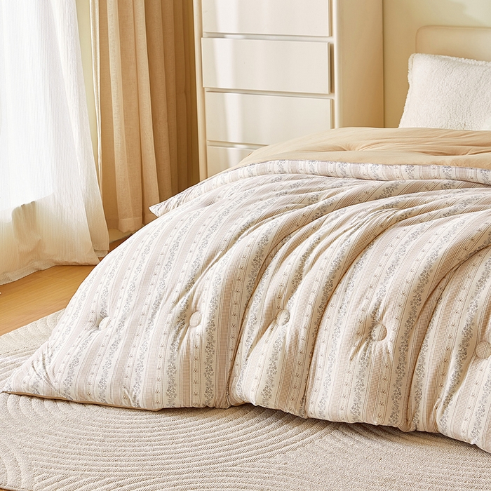 91家纺网 家纺一手货源 找家纺 梦恬佳 2025新款软糯牛奶丝小提花针织棉冬被春秋被被子被芯 如约