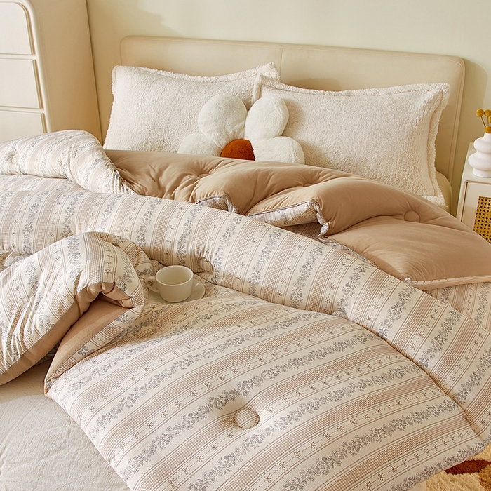 91家纺网 家纺一手货源 找家纺 梦恬佳 2025新款软糯牛奶丝小提花针织棉冬被春秋被被子被芯 如约