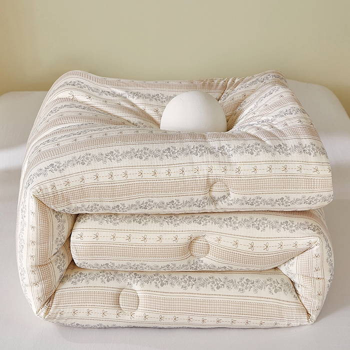 91家纺网 家纺一手货源 找家纺 梦恬佳 2025新款软糯牛奶丝小提花针织棉冬被春秋被被子被芯 如约