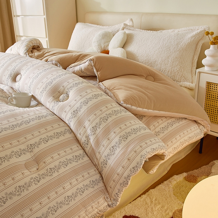 91家纺网 家纺一手货源 找家纺 梦恬佳 2025新款软糯牛奶丝小提花针织棉冬被春秋被被子被芯 如约