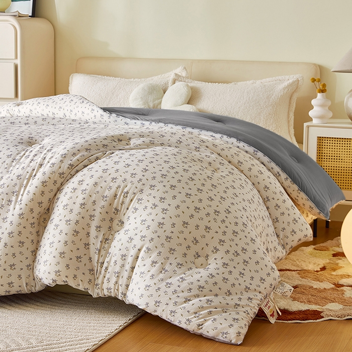 91家纺网 家纺一手货源 找家纺 梦恬佳 2025新款软糯牛奶丝小提花针织棉冬被春秋被被子被芯 诗野