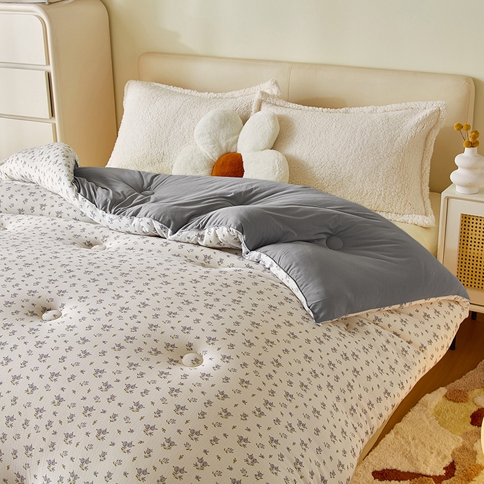 91家纺网 家纺一手货源 找家纺 梦恬佳 2025新款软糯牛奶丝小提花针织棉冬被春秋被被子被芯 诗野