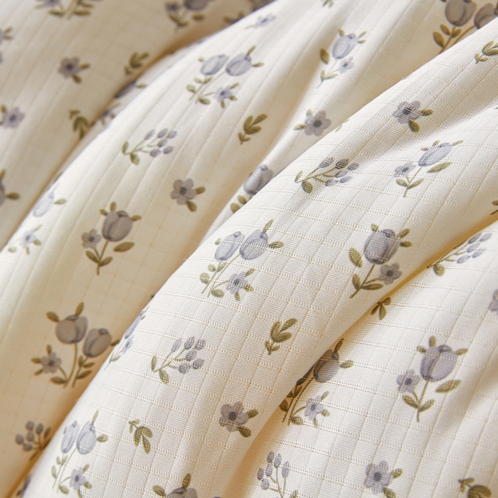 91家纺网 家纺一手货源 找家纺 梦恬佳 2025新款软糯牛奶丝小提花针织棉冬被春秋被被子被芯 诗野