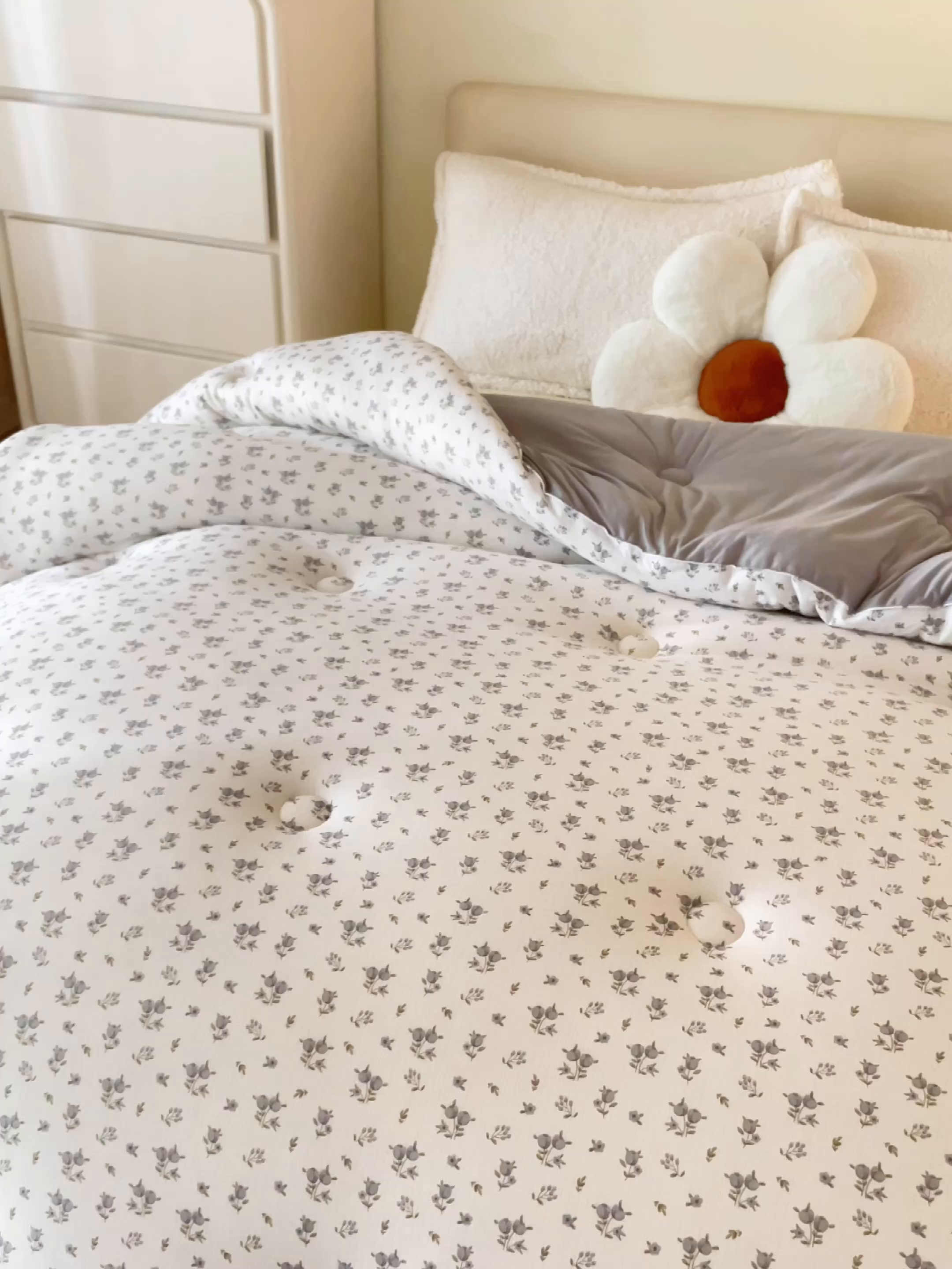 91家纺网 家纺一手货源 找家纺 梦恬佳 2025新款软糯牛奶丝小提花针织棉冬被春秋被被子被芯 诗野