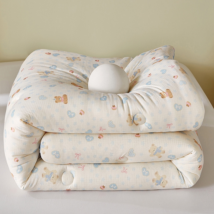 91家纺网 家纺一手货源 找家纺 梦恬佳 2025新款软糯牛奶丝小提花针织棉冬被春秋被被子被芯 小熊派对