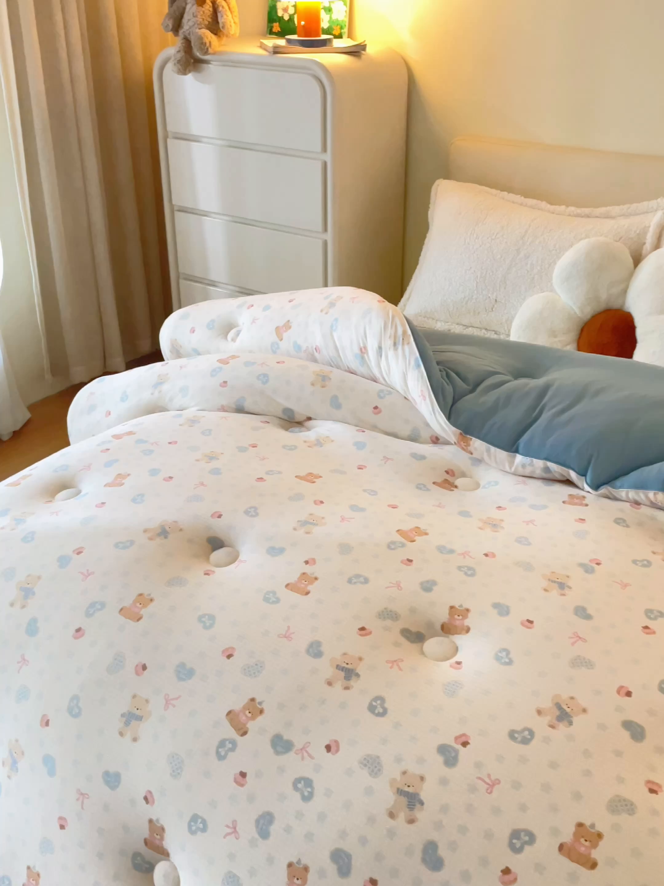 91家纺网 家纺一手货源 找家纺 梦恬佳 2025新款软糯牛奶丝小提花针织棉冬被春秋被被子被芯 小熊派对