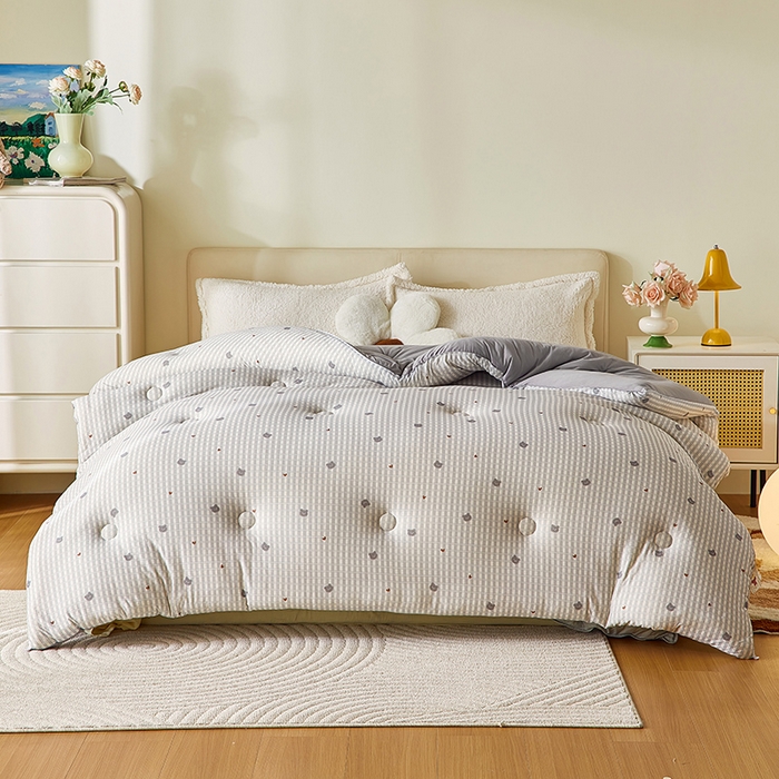 91家纺网 家纺一手货源 找家纺 梦恬佳 2025新款软糯牛奶丝小提花针织棉冬被春秋被被子被芯 熊可爱