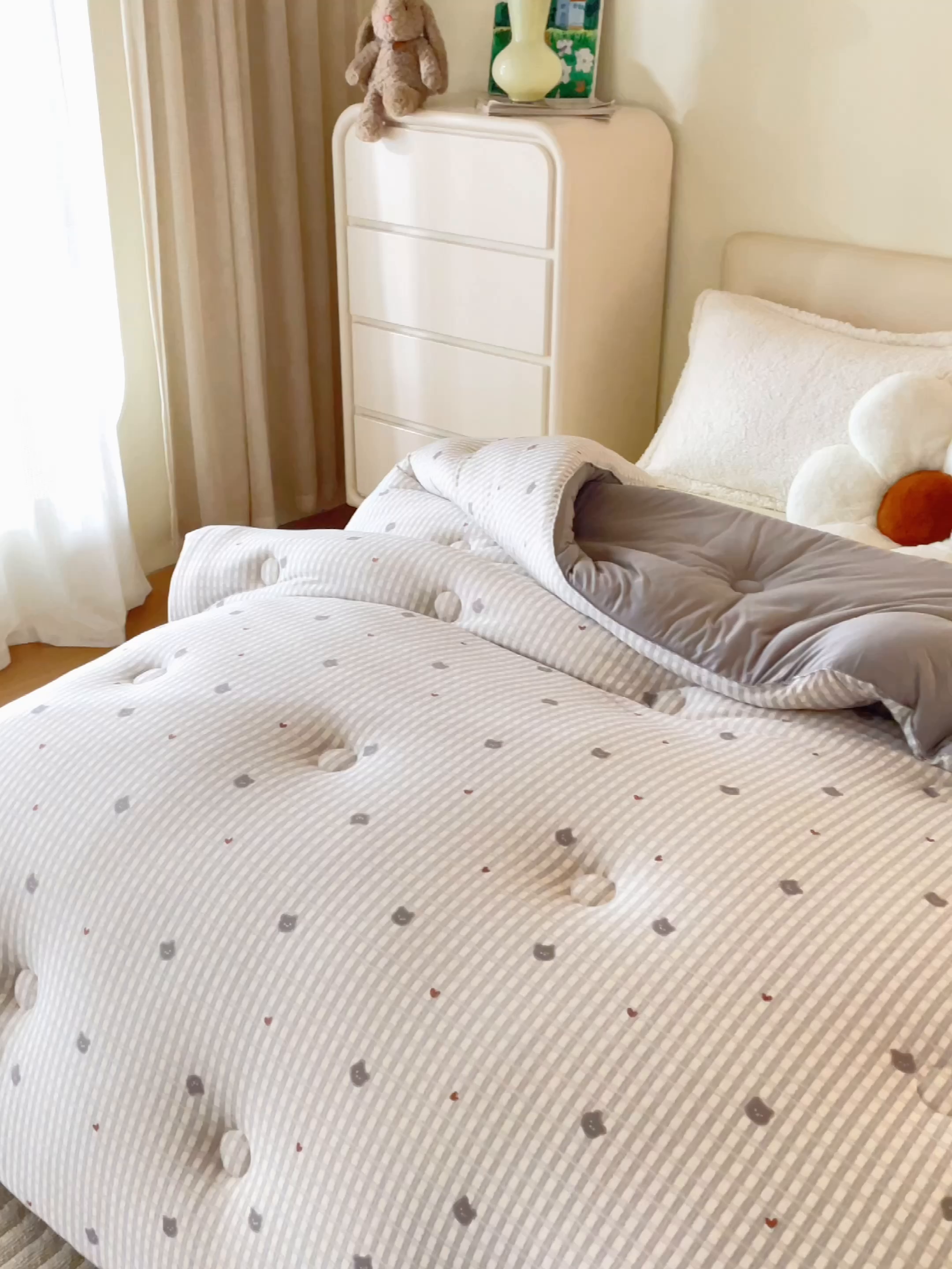 91家纺网 家纺一手货源 找家纺 梦恬佳 2025新款软糯牛奶丝小提花针织棉冬被春秋被被子被芯 熊可爱