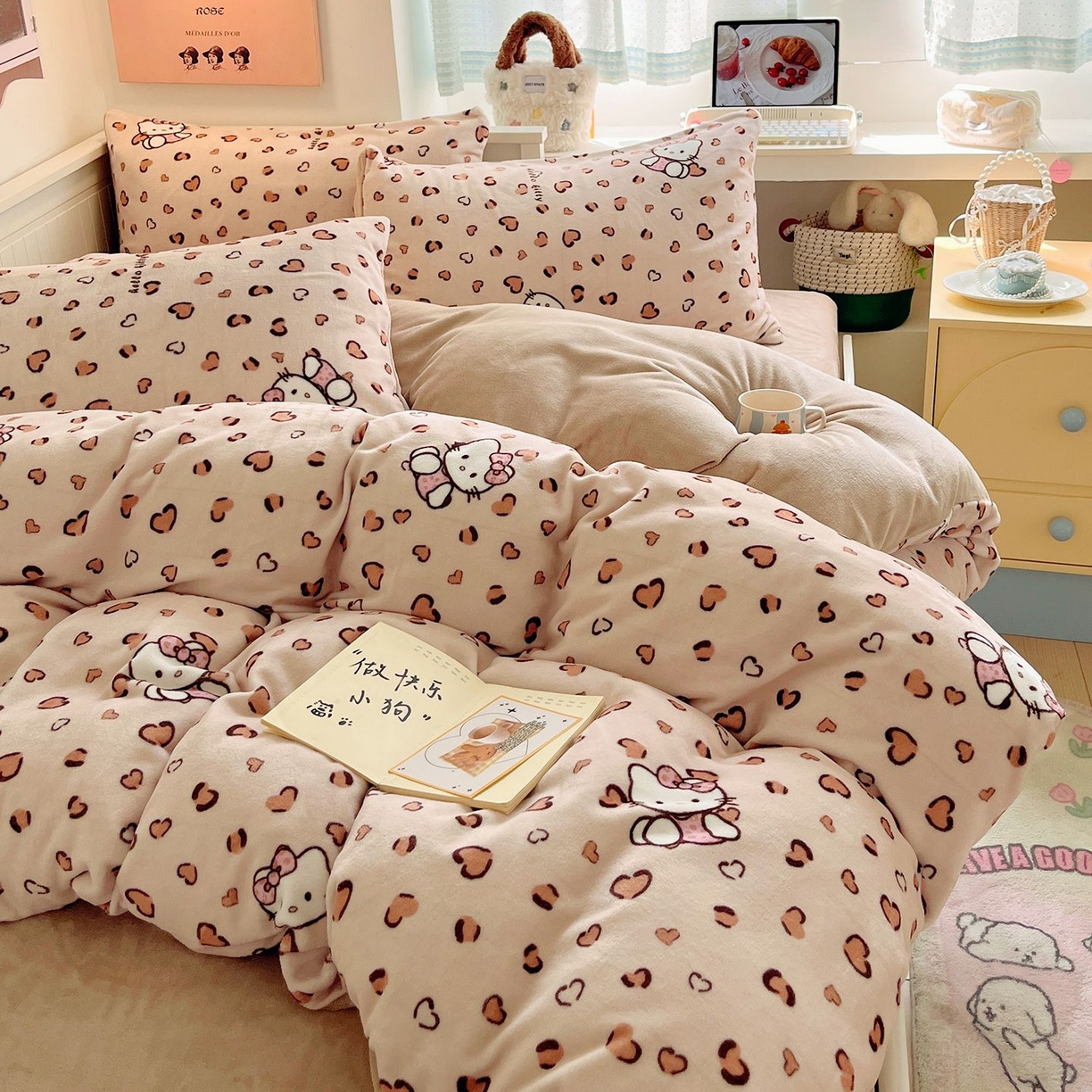 91家纺网 家纺一手货源 找家纺 金爱家 2025新款A类ins小清新少女奶油卡通可爱加厚牛奶绒四件套 绒-豹纹心心猫咖