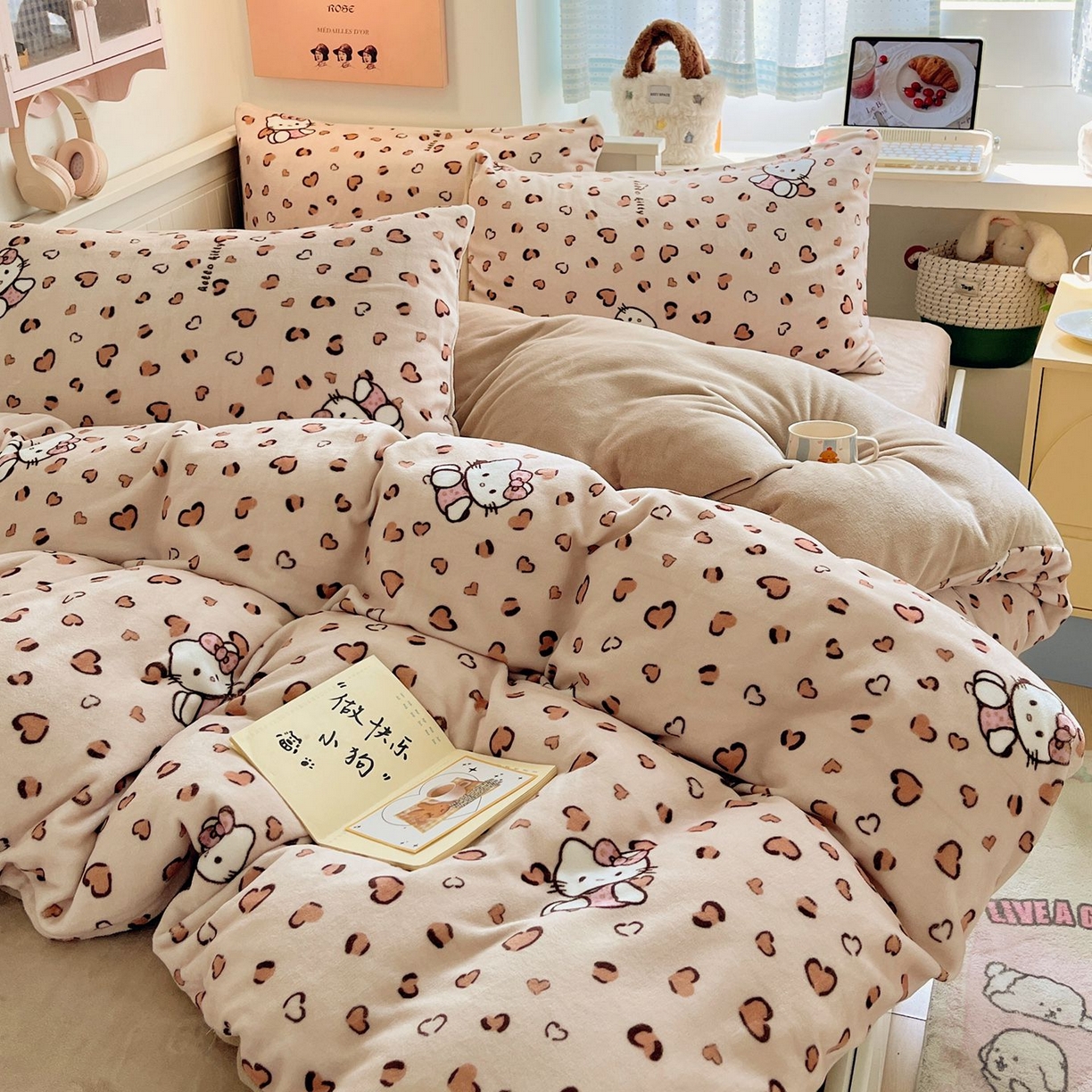 91家纺网 家纺一手货源 找家纺 金爱家 2025新款A类ins小清新少女奶油卡通可爱加厚牛奶绒四件套 绒-豹纹心心猫咖